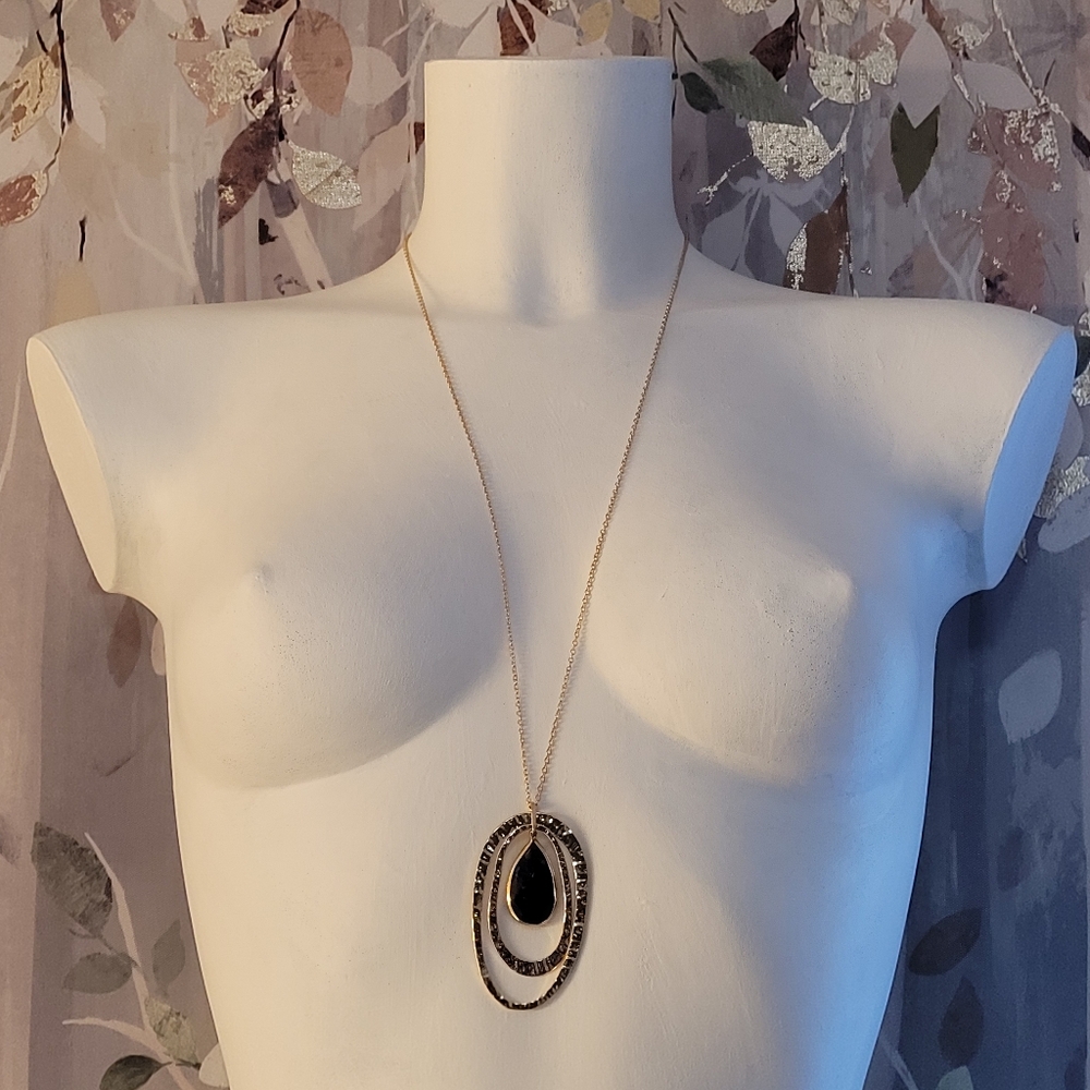 Versona Blue Marbled Teardrop Framed By Hammered Look Gold-tone Ovals Necklace - Picture 6 of 14